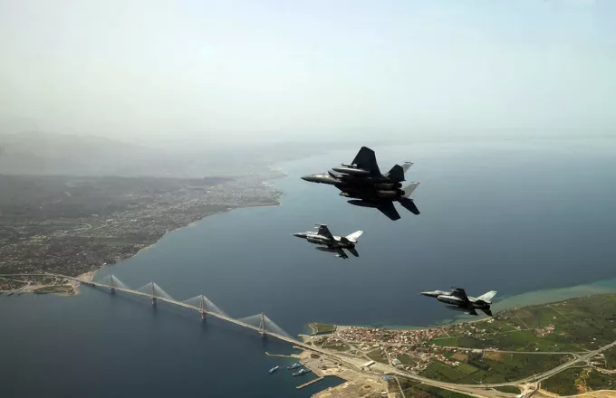 Με δύο εμπλοκές εξελίχθηκε η αναχαίτιση τουρκικών αεροσκαφών στο Αιγαίο