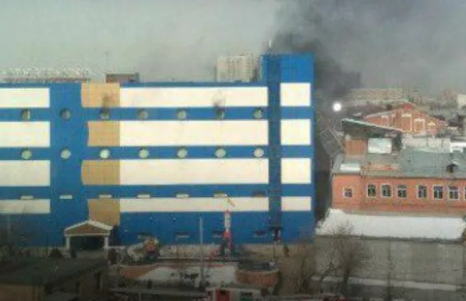 Ένας νεκρός από φωτιά σε εμπορικό κέντρο ανατολικά της Μόσχας