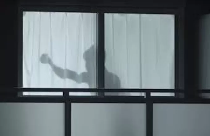 Ιαπωνία . Νέο σύστημα ασφαλείας: Άνδρας σε κουρτίνα! (βίντεο) 