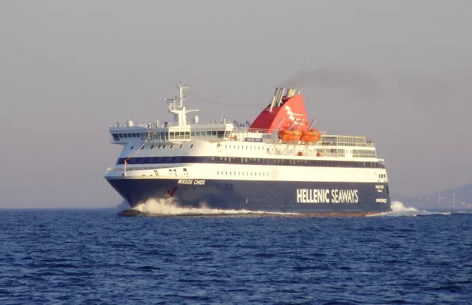 Ακινητοποιημένο στο λιμάνι της Σάμου το Νήσος Χίος λόγω βλάβης