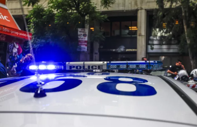 Καταδρομική επίθεση αγνώστων σε δύο υποκαταστήματα τραπεζών της Αθήνας