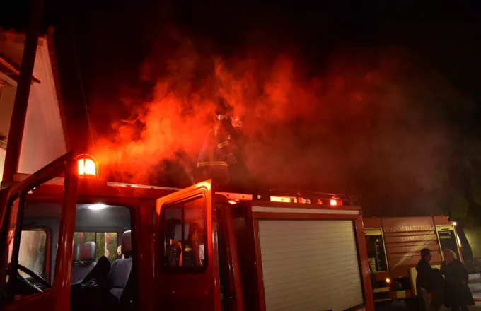 Κινητοποίηση της Πυροσβεστικής για φωτιά στο Τμήμα Αλλοδαπών Πέτρου Ράλλη