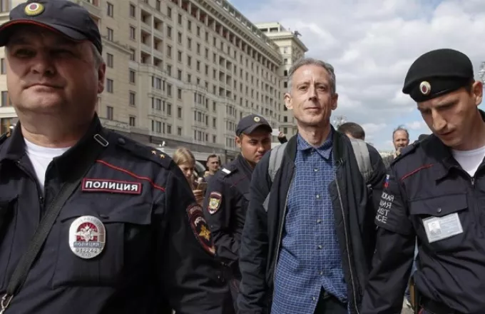 Ρωσία: Συνελήφθη επειδή διαδήλωνε υπέρ των δικαιωμάτων των ομοφυλόφιλων 