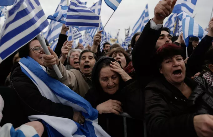 Μέλος Ρουβίκωνα: Δεν θα κάτσουμε να μας μαχαιρώσουν οι φασίστες 