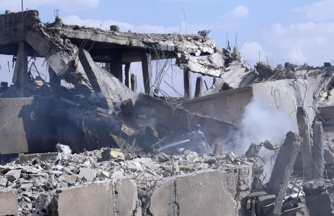 Ερείπια μετά την επίθεση το Κέντρο Επιστημονικής Έρευνας στη Συρία (vid) 