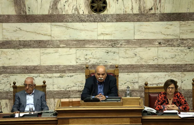 Βουλή - πρόταση δυσπιστίας ΝΔ: Υψηλοί τόνοι στη Βουλή για το Σκοπιανό