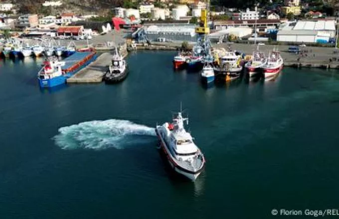 Μεταναστευτικό: Η Μελόνι «παρακάμπτει» τους δικαστές