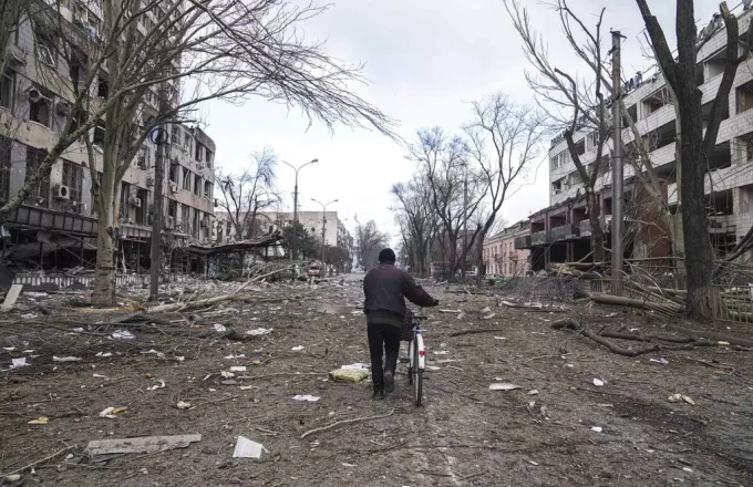 Ουκρανία: Εξαντλούνται τα τελευταία αποθέματα τροφίμων και νερού στη Μαριούπολη