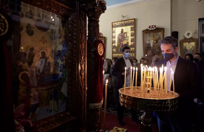 Μητσοτάκης: Στον Άγιο Νικόλαο Χαλέπας για την ακολουθία του Επιταφίου ο πρωθυπουργός-Φωτογραφίες και βίντεο