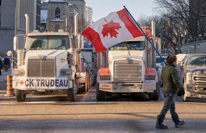 Η Ουάσινγκτον χαιρετίζει την επέμβαση της καναδικής αστυνομίας για να ανοίξουν τους δρόμους
