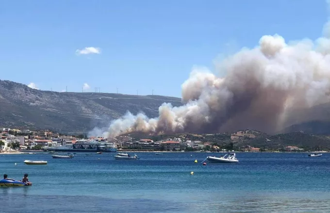 Ενισχύονται οι πυροσβεστικές δυνάμεις στα Στύρα Ευβοίας - Μήνυμα από το 112