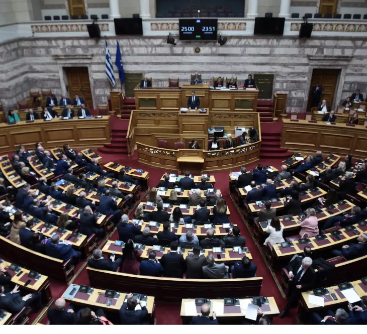 Η επιστροφή της υπόθεσης των Τεμπών στη Βουλή Βουλή