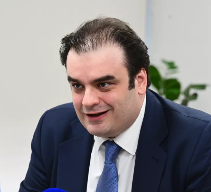 Ποιοι θα λαμβάνουν την επιστροφή ενοικίου και ποιοι το επίδομα των 250 ευρώ Πιερρακάκης