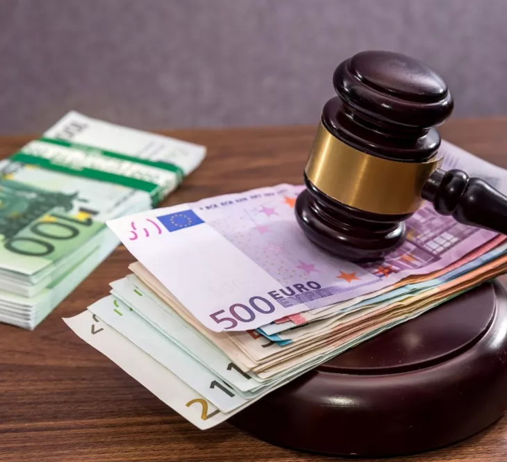 Bloomberg: Η Ελλάδα προσέφυγε σε βρετανικό δικαστήριο για τα «warrants» με ρήτρα το ΑΕΠ