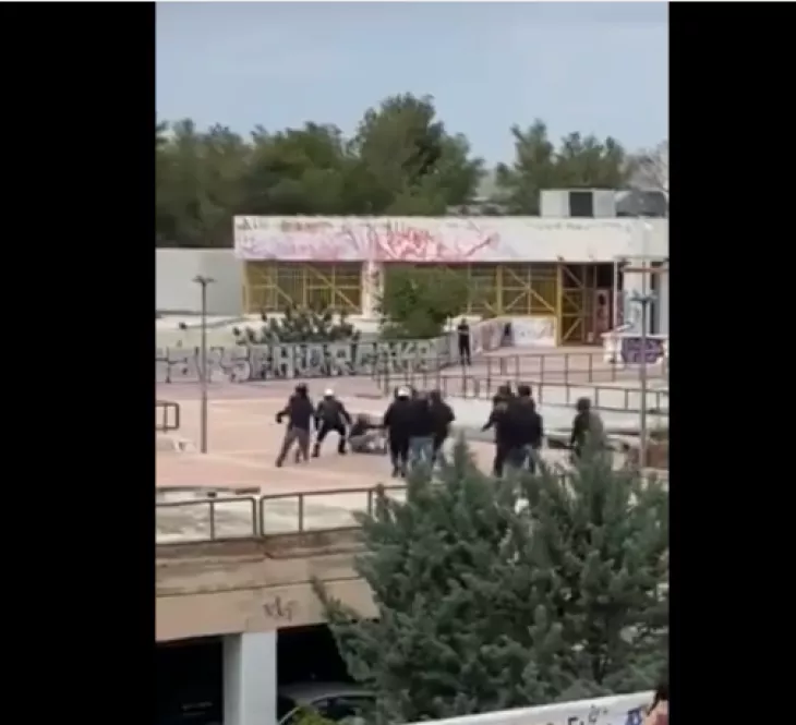 Πολυτεχνειούπολη: Νέο βίντεο με ξυλοδαρμό μεταξύ κουκουλοφόρων