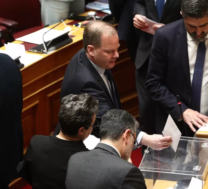 Η παραπομπή Καραμανλή και η τακτική της κυβέρνησης Καραμανλής