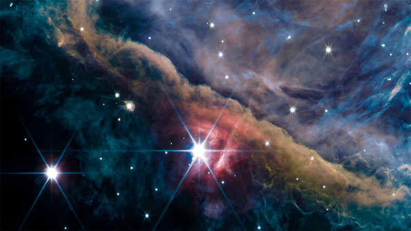 Η εσωτερική περιοχή του νεφελώματος του Ωρίωνα όπως φαίνεται από το όργανο NIRCam του τηλεσκοπίου. Η εικόνα αποκαλύπτει περίπλοκες λεπτομέρειες για το πώς σχηματίζονται τα αστέρια και τα πλανητικά συστήματα