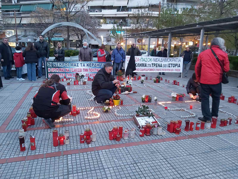 Φαναράκια στον ουρανό της Λάρισας που δε λησμονεί την τραγωδία στα Τέμπη – Συμβολική εκδήλωση στο πάρκο του ΟΣΕ