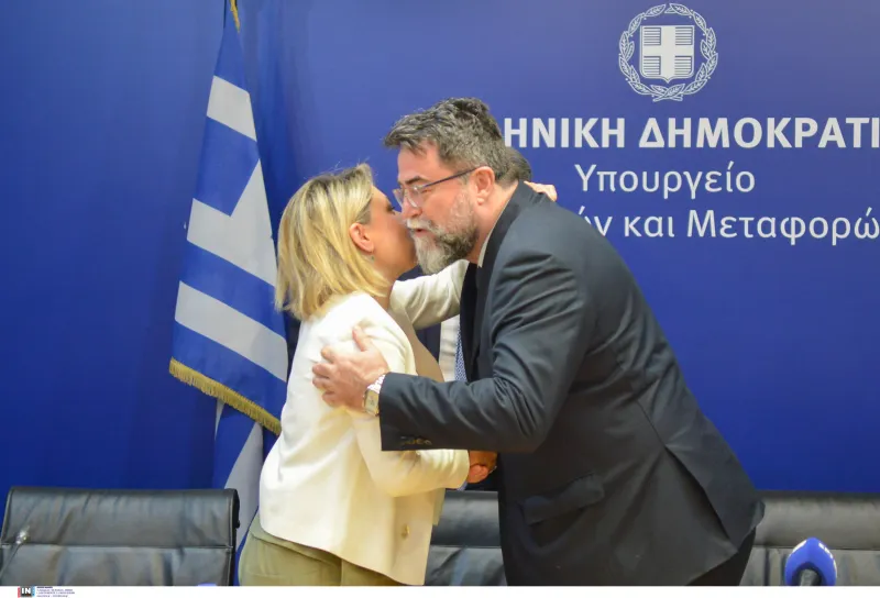 Τελετή παράδοσης – παραλαβής στο Υπουργείο Υποδομών και Μεταφορών 