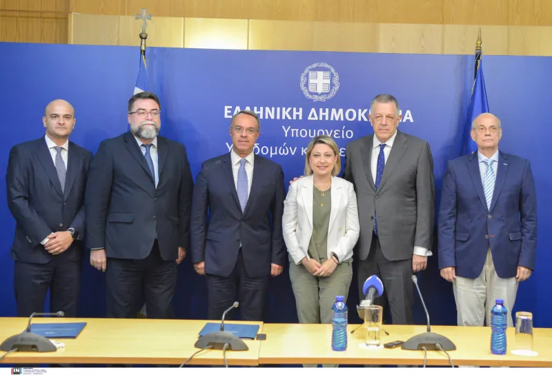 Τελετή παράδοσης – παραλαβής στο Υπουργείο Υποδομών και Μεταφορών 