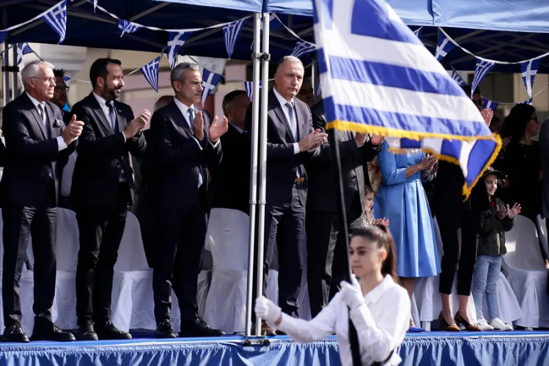 επίσημοι- παρέλαση