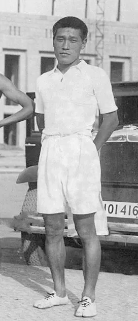 By Asahi Shinbun - http://www.gettyimages.co.uk/detail/news-photo/shoryu-nan-or-nam-sung-yong-tamao-shiwaku-fusashige-suzuki-news-photo/462708888, Public Domain, https://commons.wikimedia.org/w/index.php?curid=40711129