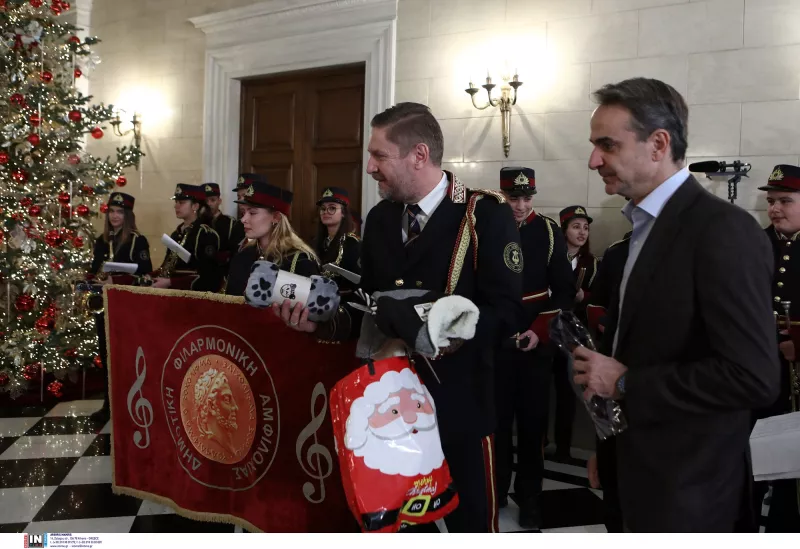 Kάλαντα στον Μητσοτάκη