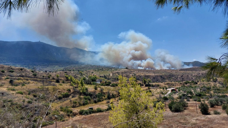 Φωτιά στο Νέο Μάζι