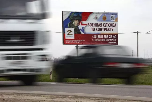 Nέα ρωσική εκστρατεία προσπαθεί να δελεάσει τους άνδρες να πολεμήσουν στην Ουκρανία - Δείτε φωτογραφίες