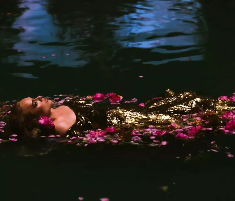 Η Adele στο νέο της βίντεο κλιπ 