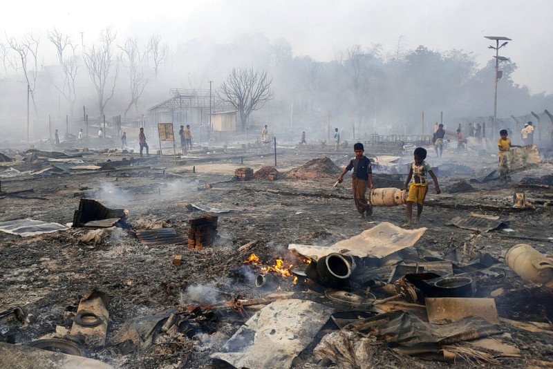 Μπανγκλαντές: Πυρκαγιά κατέστρεψε κατοικίες σε καταυλισμό προσφύγων Ροχίνγκια στο Cox's Bazar