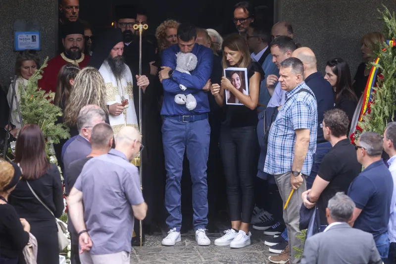 Σερβία: Οι πρώτες κηδείες θυμάτων από τις δύο μαζικές δολοφονίες