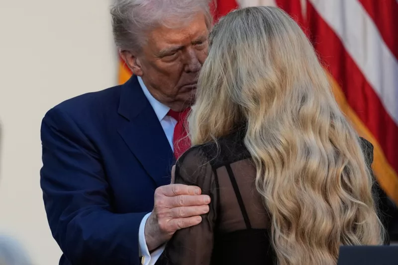 Έρικα Κερκ και Ντόναλντ Τραμπ