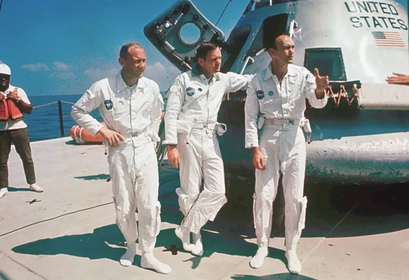 APOLLO 11