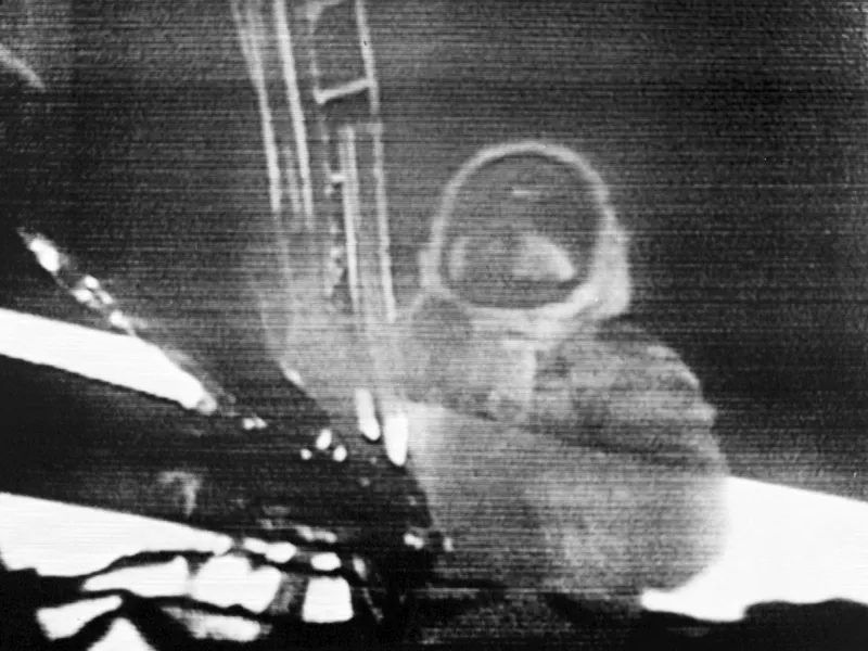 APOLLO 11