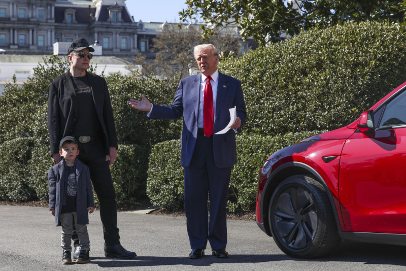 Trump tesla 