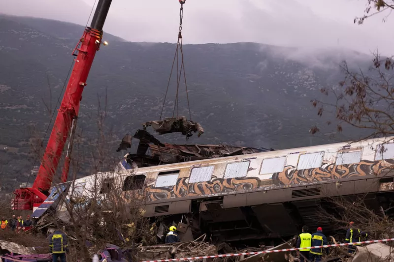 Σύγκρουση Τέμπη: Συγκλονίζουν οι εικόνες με το πρώτο φως της ημέρας - Φωτογραφίες