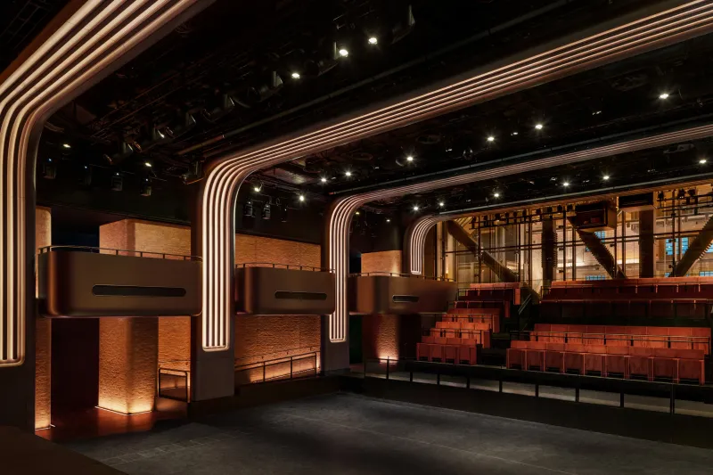 Το Apple Music Hall, ένας υπερσύγχρονος χώρος ζωντανής μουσικής στο ιστορικό Battersea Power Station του Λονδίνου