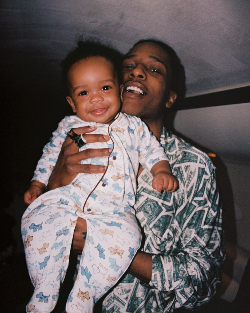 O A$AP Rocky με τον γιο του