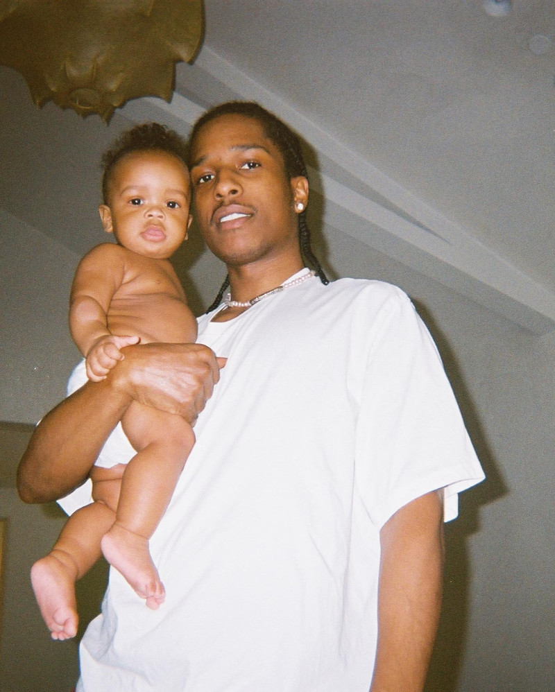 O A$AP Rocky με τον γιο του