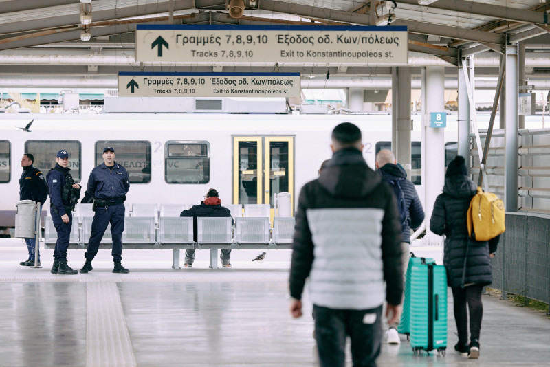 Περιπολίες αστυνομικών στα μέσα μεταφοράς