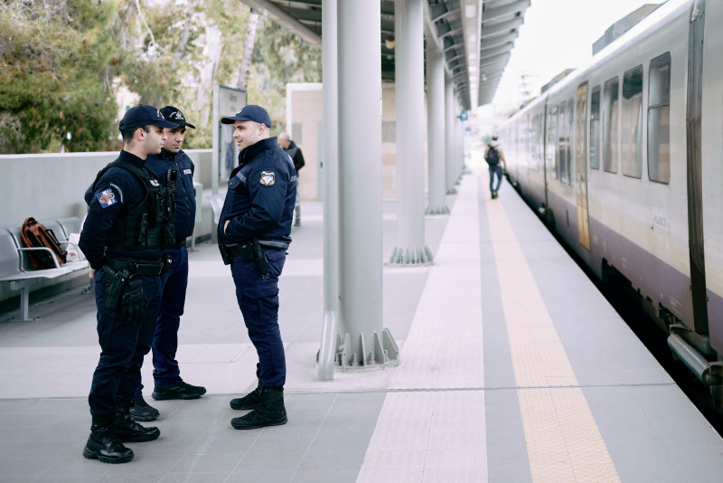 Περιπολίες αστυνομικών στα μέσα μεταφοράς