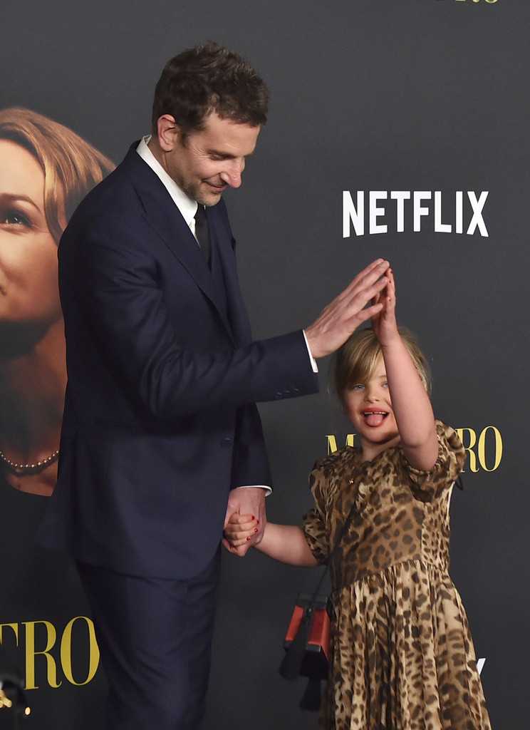 Ο Bradley Cooper με την κόρη του 