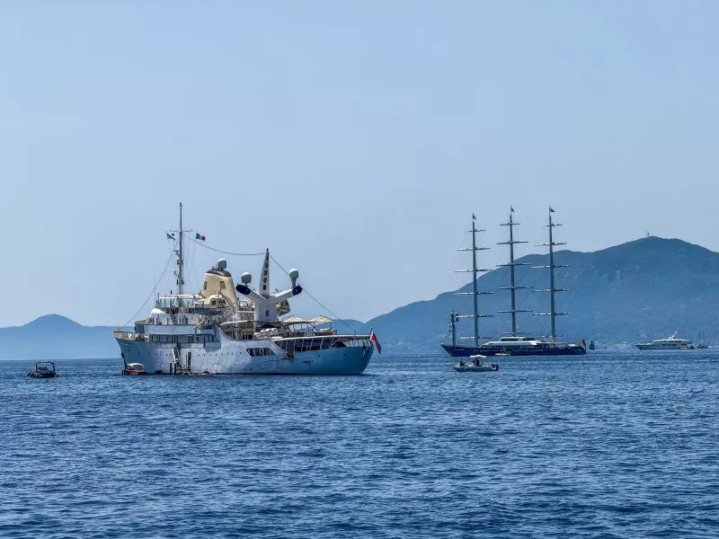 Η θρυλική θαλαμηγός του Ωνάση “CHRISTINA O” στην Κέρκυρα – Φωτογραφίες Η θρυλική θαλαμηγός του Ωνάση “CHRISTINA O” στην Κέρκυρα – Φωτογραφίες