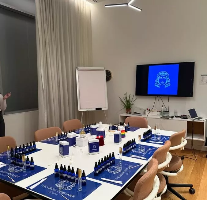 Γιώργος Παπαχατζής: Ο perfumer που κάνει άρωμα… την αρχαιότητα