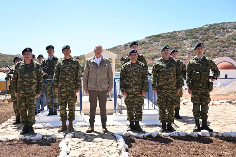 δένδιας