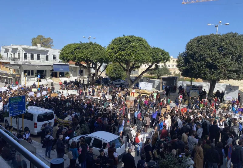 Χανιά: Μαθητές και φοιτητές στη διαμαρτυρία για την τραγωδία στα Τέμπη
