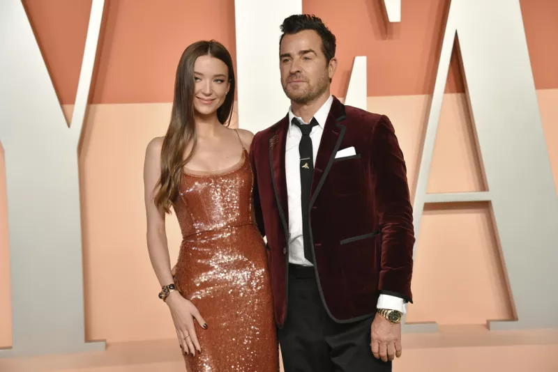 Τζάστιν Θερού-Νικόλ Μπράιντον Μπλουμ