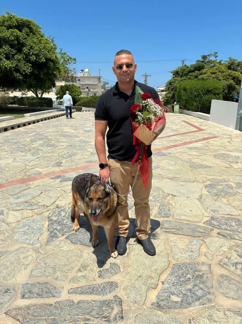 Οι ήρωες δεν φορούν πάντα στολή: Η ιστορία της Ελπίδας που συγκίνησε την ΕΜΑΚ και όλη την Ελλάδα Οι ήρωες δεν φορούν πάντα στολή: Η ιστορία της Ελπίδας που συγκίνησε την ΕΜΑΚ και όλη την Ελλάδα