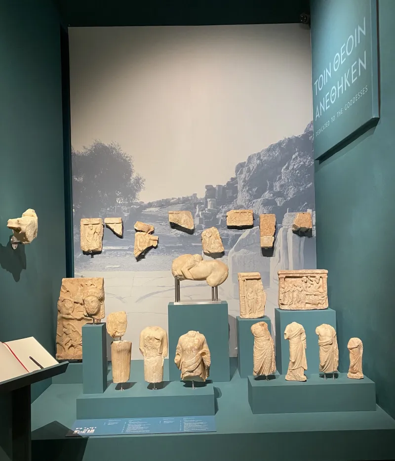 ελευσίνα Μενδώνη